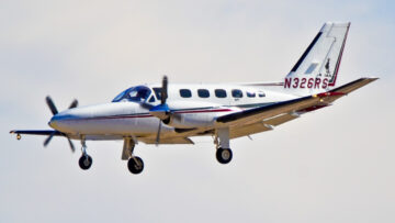 Cessna 441 decolou com linhas de óleo em portos errados