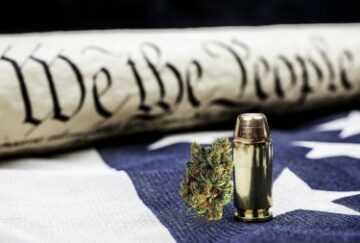 Il giudice federale dell'Oklahoma dichiara incostituzionale il divieto delle armi ai consumatori di cannabis