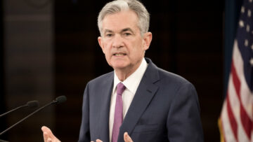 Federal Reserve hæver benchmarkrenten med 0.25 %, disinflationær proces 'tidligt', siger Powell