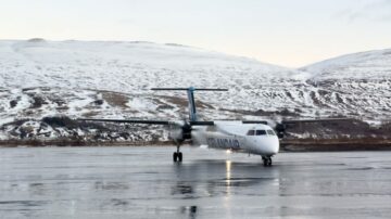 एक 757 और एक डैश-8 पर रिक्जेविक से अकुरेयरी तक घरेलू आइसलैंडएयर उड़ान