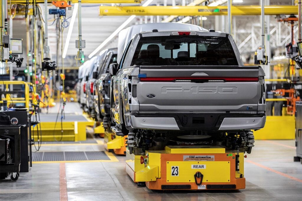 Ford detiene la producción en dos plantas para hacer frente a los problemas
