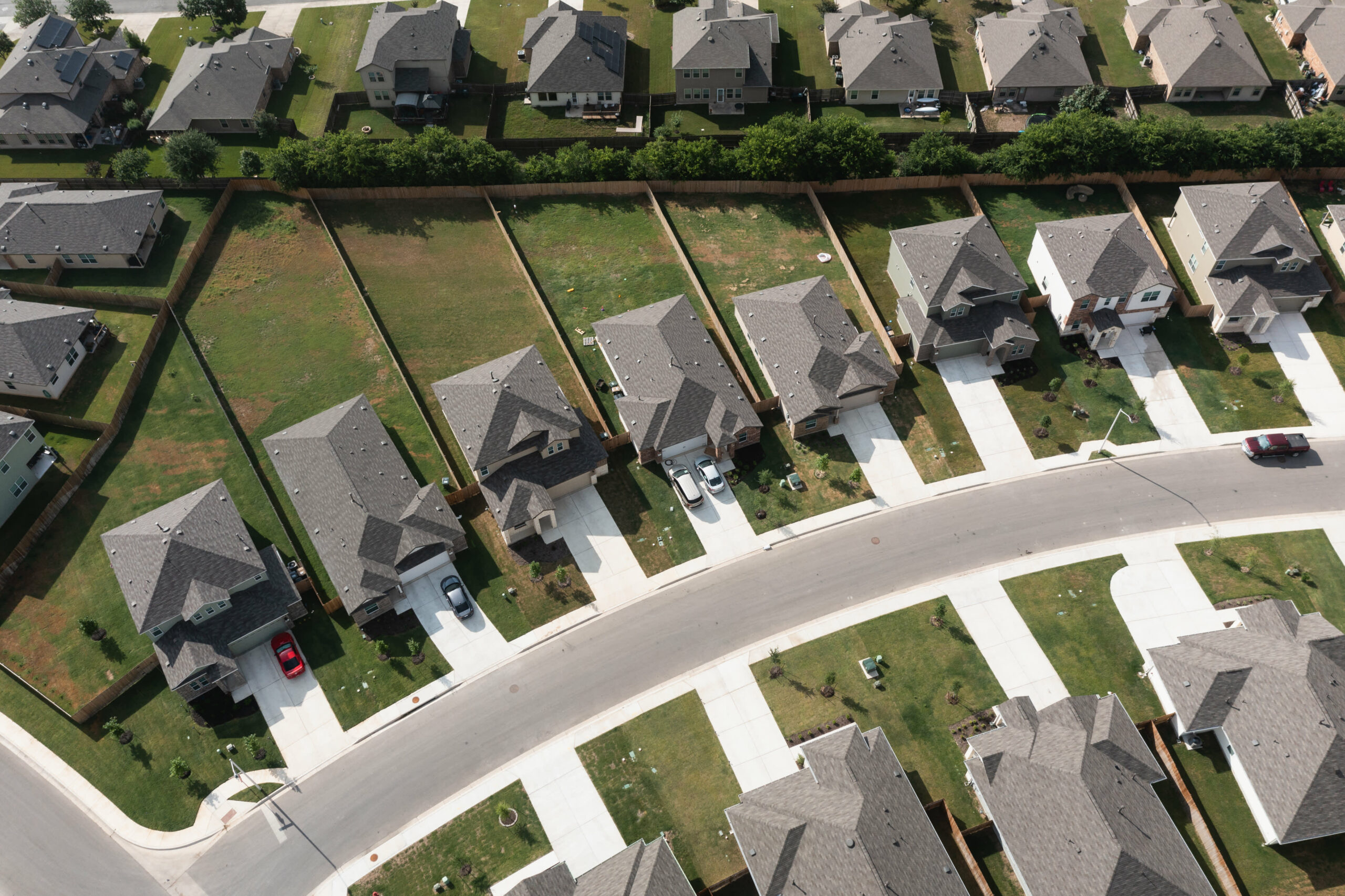 הנה איך וול סטריט קנתה מאות אלפי בתים צמודי קרקע מאז המיתון הגדול
