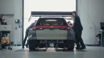 Honda is building an 800-horsepower CR-V Hybrid racecar
