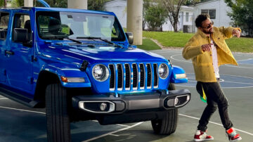 Jeep 4xe Super Bowl 광고는 'Electric Boogie'의 최신 버전을 강조합니다.