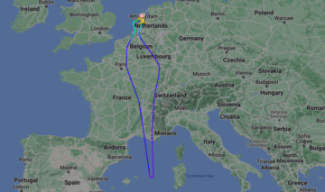 Boeing 777 da KLM retorna a Amsterdã Schiphol após incêndio na cozinha