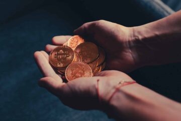 Litecoin so với Bitcoin Cash: Đâu là khoản đầu tư tốt hơn