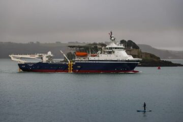 Yeni uzman UK MCM ana gemisi dönüşüm için Plymouth'a ulaştı