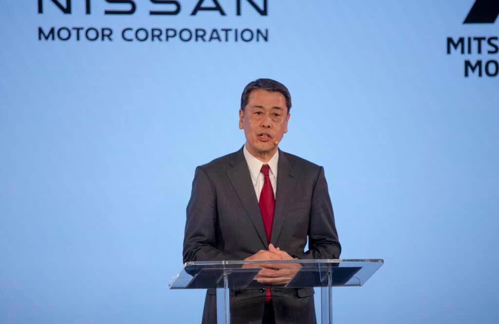 Nissan-CEO Uchida unterschreibt Vertrag REL