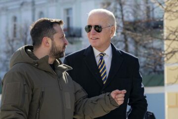 Elnökök napja: Biden meglepetésszerű találkozót tart Zelenszkijvel Kijevben