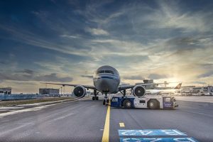Pushbacks: dlaczego samoloty muszą być holowane na pasie startowym