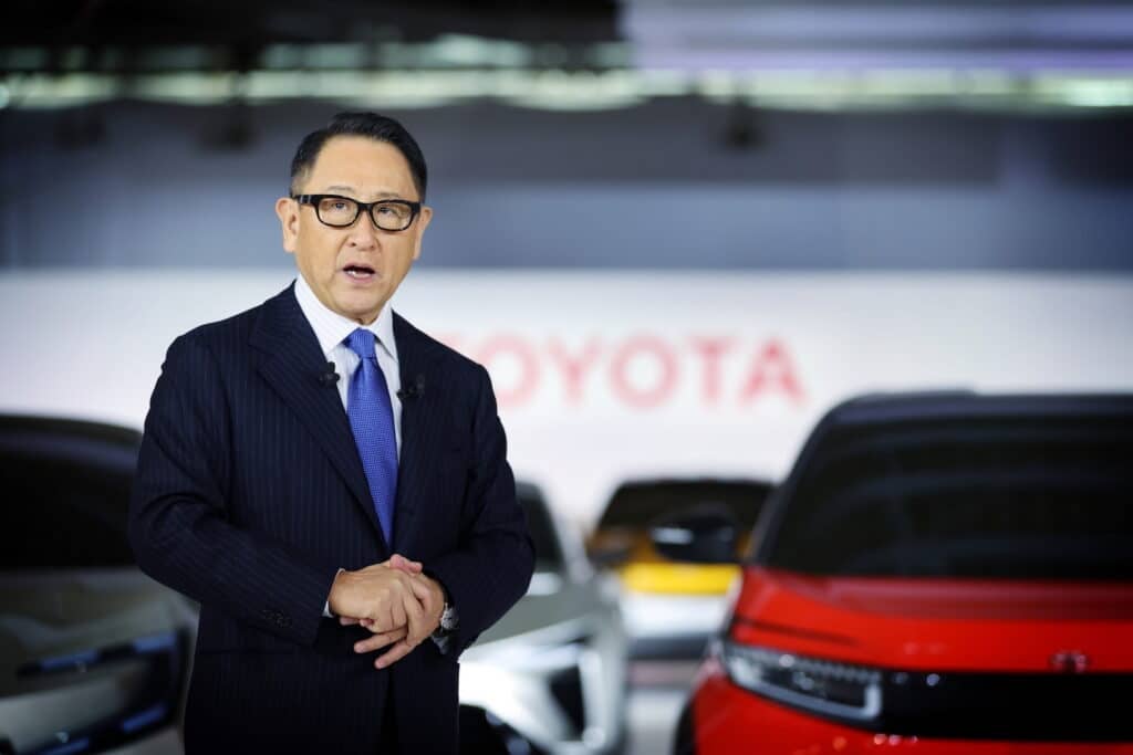 Peruutuskurssi: Toyotan uusi toimitusjohtaja aikoo nopeuttaa siirtymistä sähköautoihin