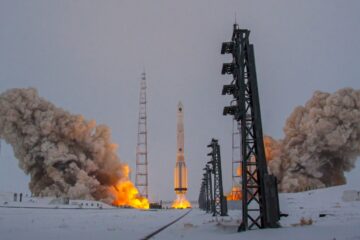 Ruski vremenski satelit, nameščen v geostacionarni orbiti