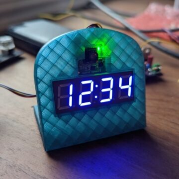 Sneaky Clock Displays Wrong Time If It Catches You Looking