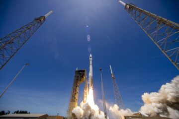 As empresas de lançamento espacial procuram equilibrar o governo, as necessidades dos clientes comerciais