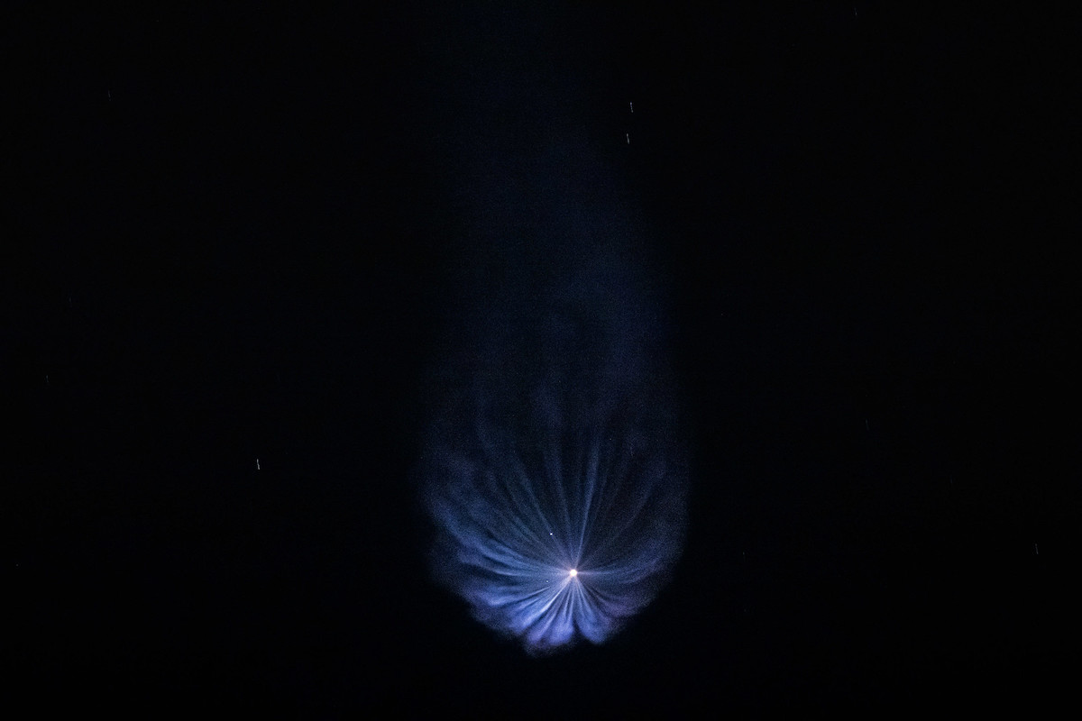 स्पेसएक्स ने स्टारलिंक लॉन्च को स्थगित कर दिया क्योंकि नासा चालक दल मिशन को प्राथमिकता देता है