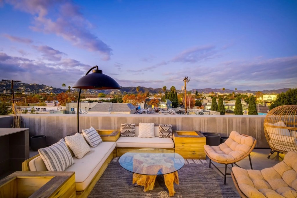فروخت کے لیے خوبصورت گھر سے لاس اینجلس کی چھت کا منظر