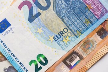 Đô la Mỹ giảm vào thứ ba. Thế còn đồng Euro?