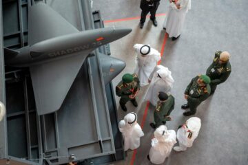 EDGE degli Emirati Arabi Uniti svela il drone logistico "Airtruck" alla fiera delle armi IDEX