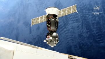 Pesawat ruang angkasa Soyuz yang tidak berpilot berlabuh di stasiun ruang angkasa untuk menggantikan kapsul awak yang rusak