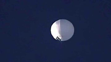 Amerikansk militær har skudt den kinesiske spionballon ned efter ordre fra præsident Biden