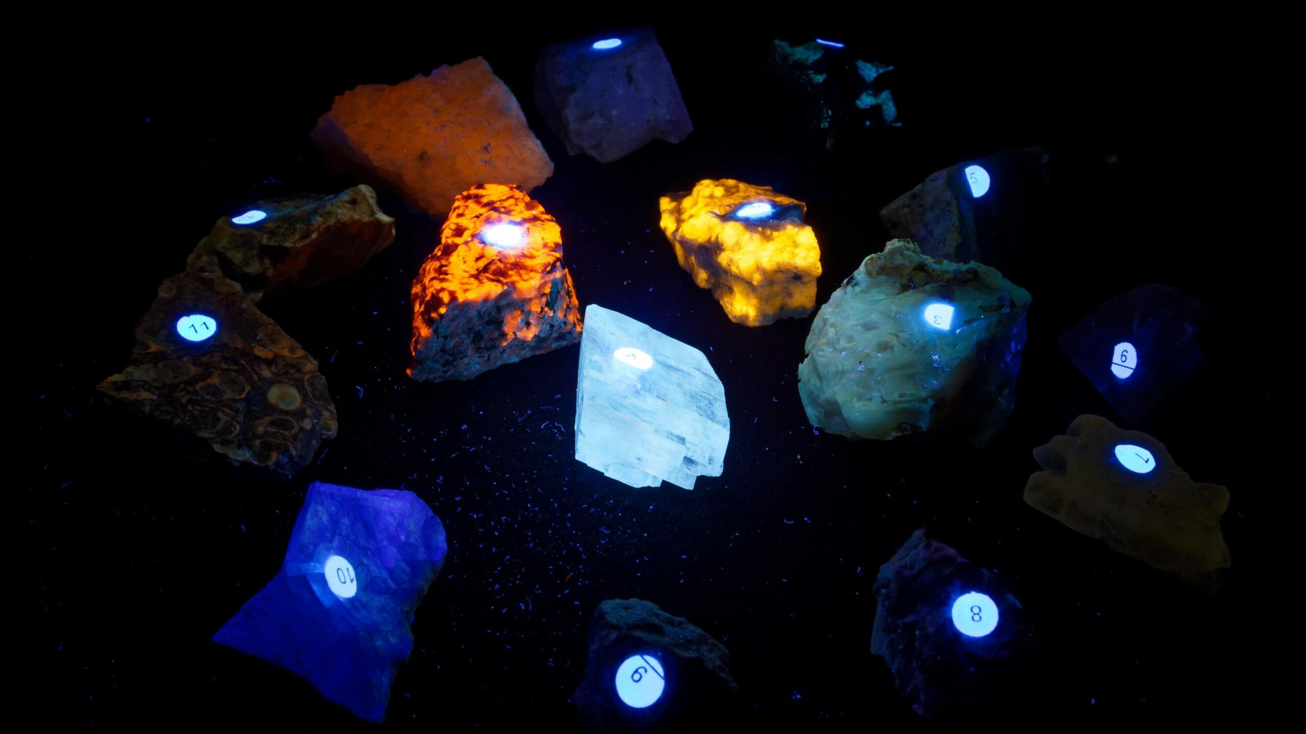 УФ-фотобокс отлично подходит для съемки причудливых камней