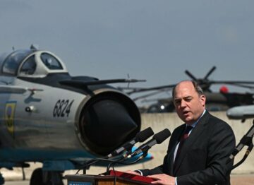 Wallace urges Italy, Japan to stick with just-launched fighter project