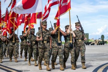 Vad ligger bakom föreslagna ändringar av amerikanska marina utplaceringar i Okinawa