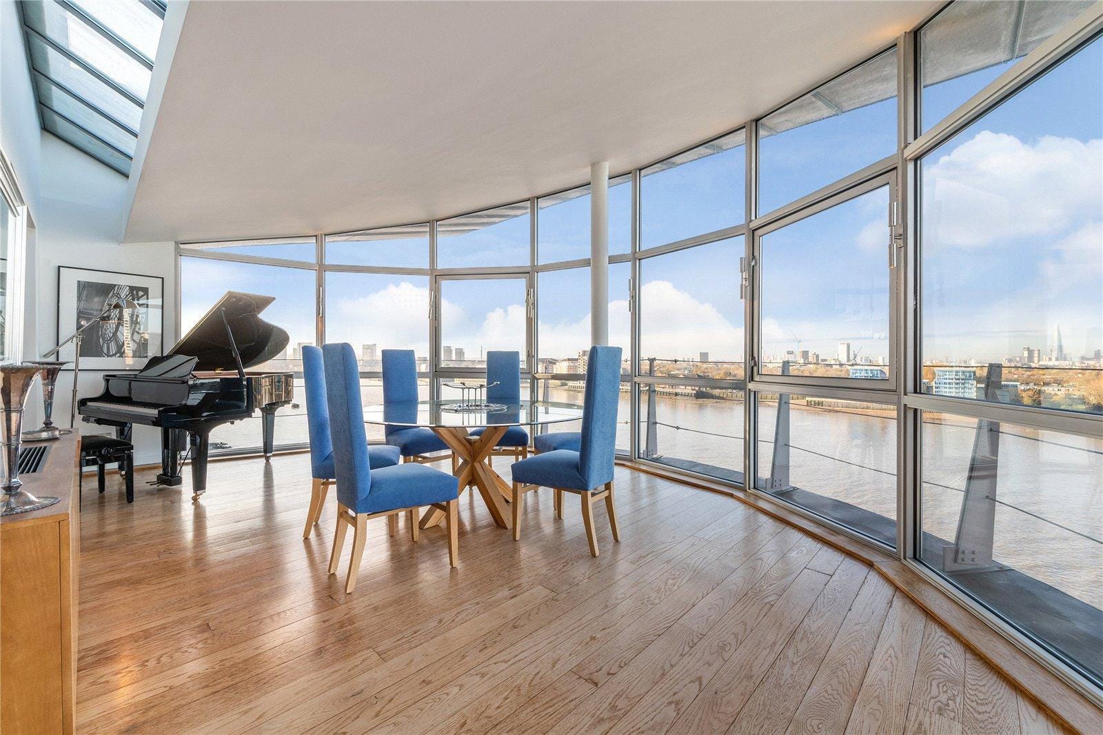 3.5 millió dolláros penthouse a londoni Canary Wharfban, közel tartja a folyót