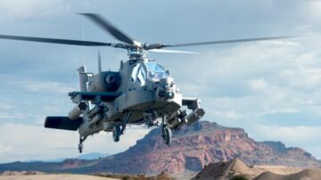تعاقدت بوينغ على مواصلة بناء المزيد من طائرات الهليكوبتر AH-64 Apache