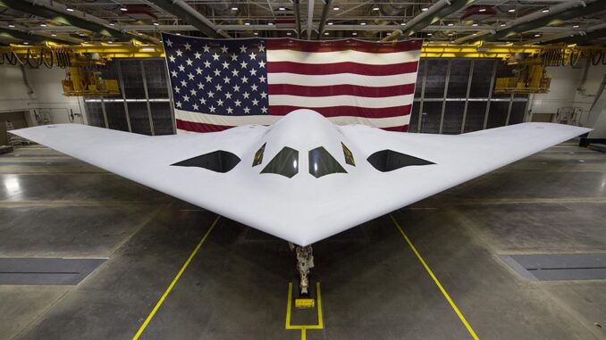 TIN TỨC: Không quân Hoa Kỳ vừa công bố hình ảnh máy bay ném bom B-21 mới