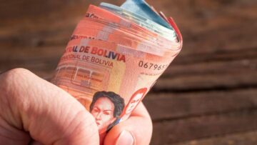 البنك المركزي في بوليفيا يبيع الدولار مباشرة للمواطنين مع تزايد مخاوف تخفيض قيمة العملة