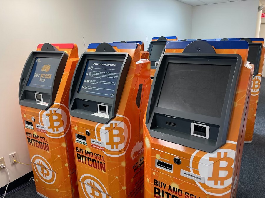 Image Unsplash John Paul Cuvinar Bitcoin-geldautomaten - Kunnen crypto-geldautomaten in 2023 nog steeds relevant zijn voor handelaren?