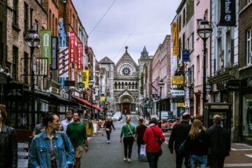 फ़िनोवेट ग्लोबल आयरलैंड: हायरिंग टेक टैलेंट, बैनिंग चैटजीपीटी, और शाइनिंग अ स्पॉटलाइट ऑन फिनटेक इन नॉर्दर्न आयरलैंड