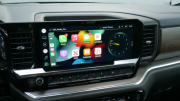 Η GM επιβεβαιώνει τα σχέδια για σταδιακή κατάργηση του Apple CarPlay στα ηλεκτρικά οχήματα, με τη βοήθεια της Google