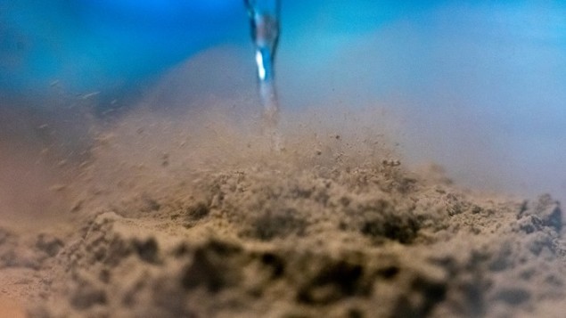 Nitrogênio líquido limpa poeira lunar, nova fonte de hélio pode estar à espreita no subsolo