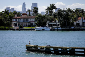 Les ventes de maisons de luxe plongent de 45%, Miami et les Hamptons étant les plus durement touchés
