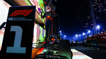 Max Verstappen wint in Bahrein terwijl Red Bull met 1-2 pakt