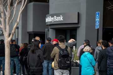 Boliglånsrentene faller etter hvert som amerikanske banksvikt presser obligasjonsrentene