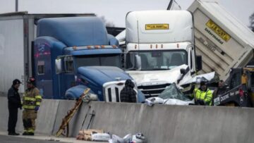 NTSB: ٹیکساس میں 130 گاڑیوں کے بڑے حادثے سے پہلے عملہ برف کی سڑک کو ہٹانے میں ناکام رہا۔