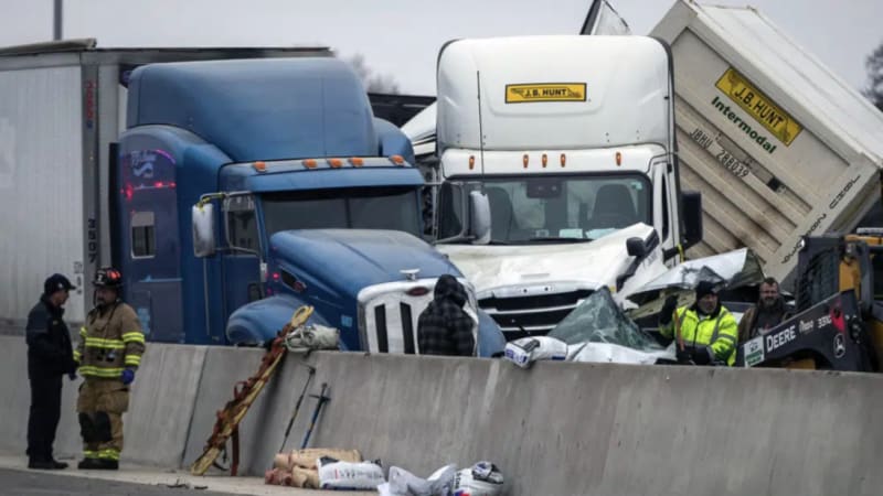 NTSB : les équipages n'ont pas réussi à dégivrer la route avant l'accident massif de 130 véhicules au Texas