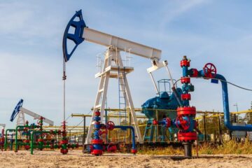 Petróleo y gas natural: El precio del petróleo cae por debajo de los $70.00