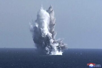 Katso Pohjois-Korean väitetty "radioaktiivinen tsunami" asekoe merellä