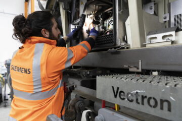 西门子交通和 SNCB 联手维护安特卫普港的 Vectron 机车