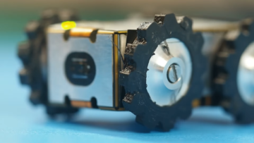 Single Flex PCB kan worden opgevouwen tot een vierwielige rover, compleet met motoren