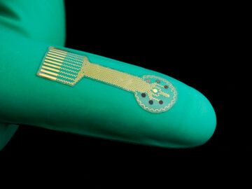 'Smart' bandages monitor wounds and provide targeted treatment