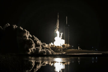 SpaceX-raket øger amerikansk-russisk-emiratiske besætning i kredsløb