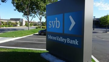 SVB Financial Group، Silicon Valley Bank کی بنیادی کمپنی، دیوالیہ ہونے کے لیے فائل کرتی ہے۔