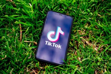Vương quốc Anh cấm TikTok từ các thiết bị của chính phủ