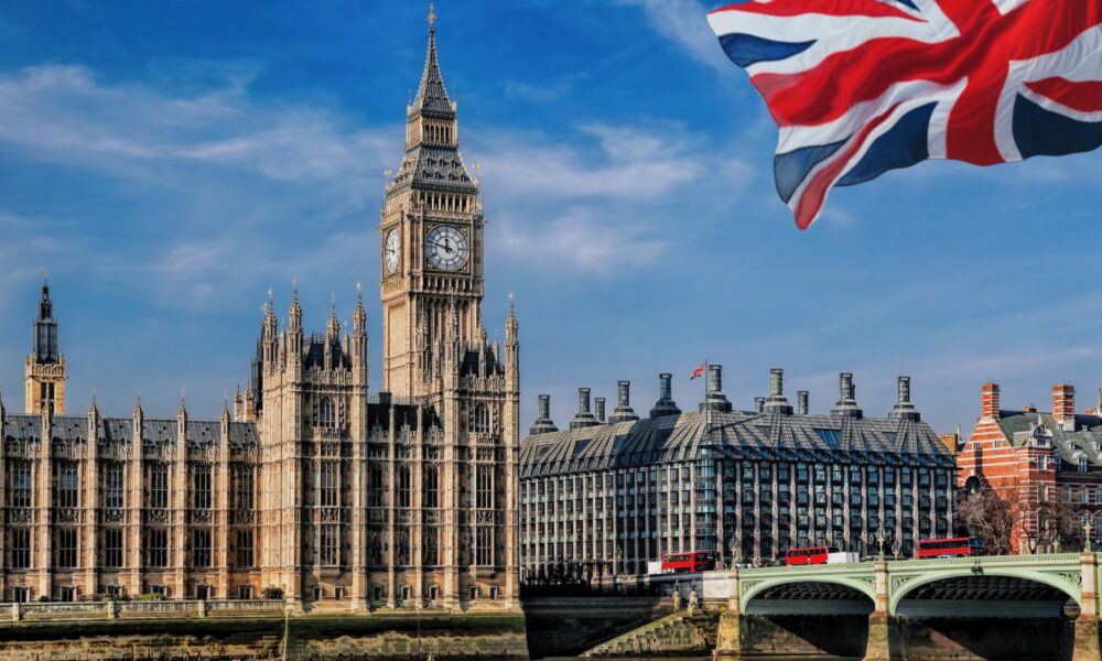 دولت بریتانیا TikTok را از دستگاه‌های رسمی ممنوع می‌کند