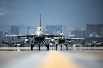 Yhdysvaltain ilmavoimat suunnittelevat itselentäviä F-16-koneita testaamaan drone wingmen -tekniikkaa